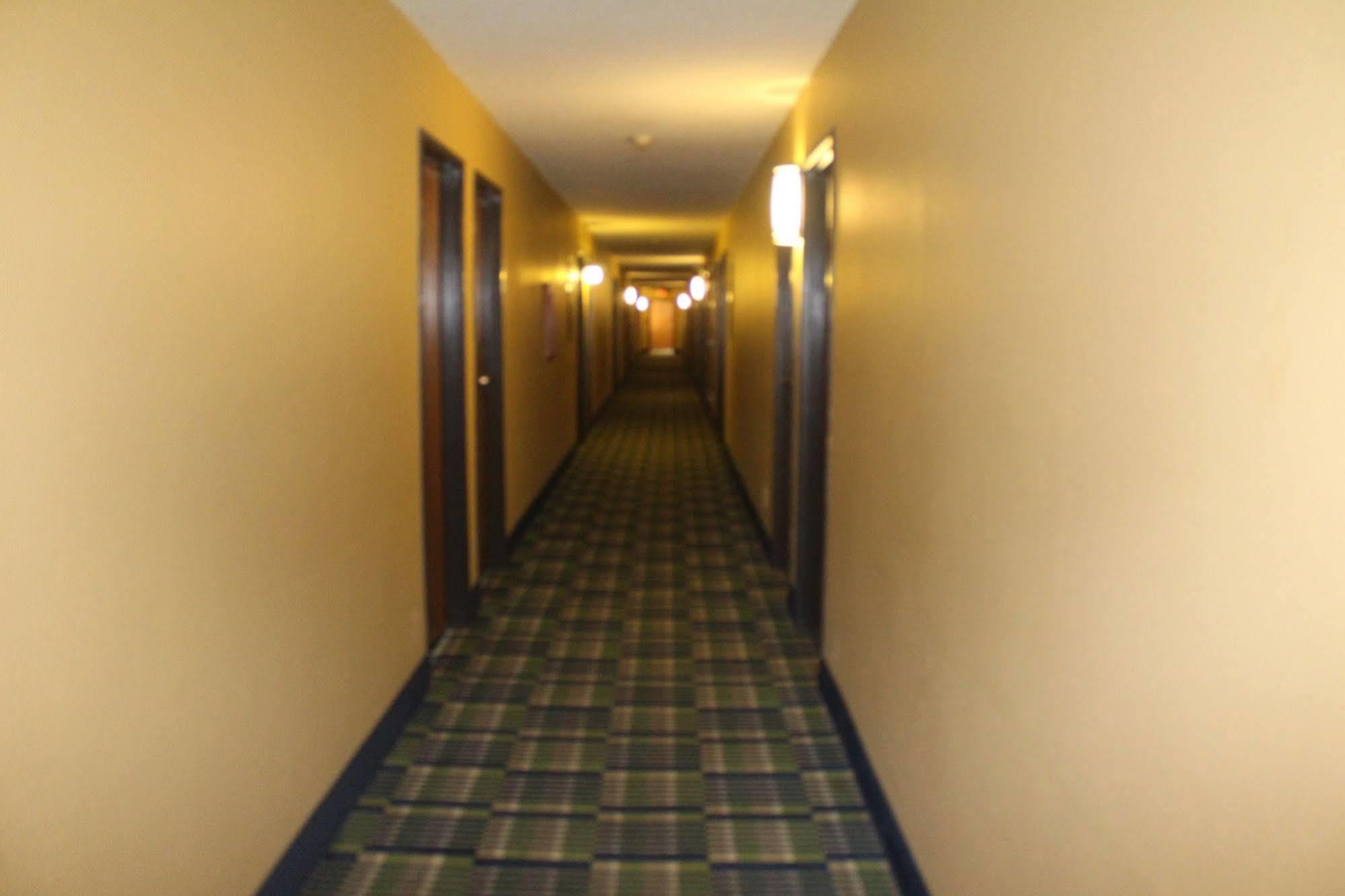 Super 8 By Wyndham Michigan City Exteriör bild